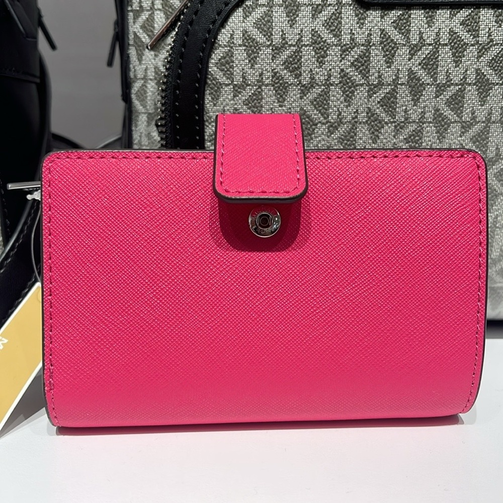 Michael Kors Medium Saffiano Leather Bifold Wallet
NWT - Picture 6 of 16